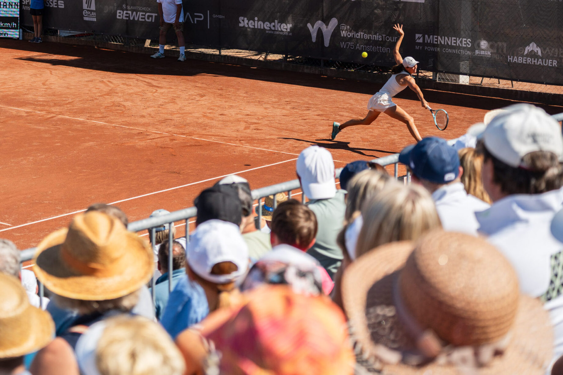 Lilli Tagger auf dem Tennisplatz. Sie wird am Samstag ihr Halbfinalmatch spielen.